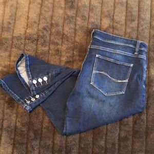 💕HOST PICK💕 Women’s Lee Stretch Capri Jeans 👖